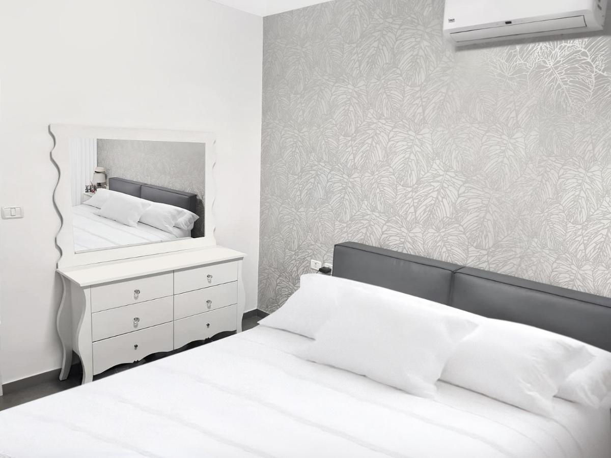 Beach Suite Israel- Private Jacuzzi Garden Suite & Gym, 3 Min Walk To Beach ביץ סוייט ישראל- ג'קוזי פרטי בגינה 3 דקות הליכה לים וחדר כושר Ашкелон Экстерьер фото