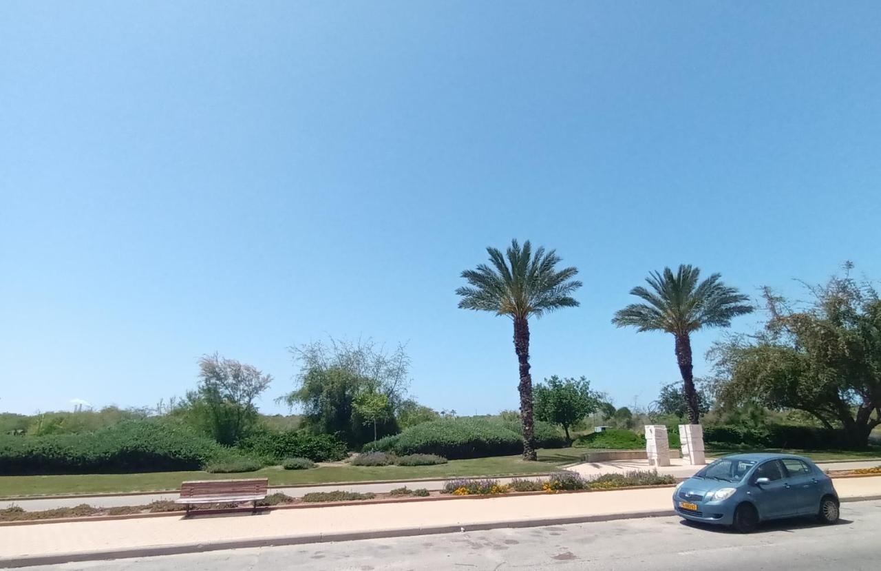 Beach Suite Israel- Private Jacuzzi Garden Suite & Gym, 3 Min Walk To Beach ביץ סוייט ישראל- ג'קוזי פרטי בגינה 3 דקות הליכה לים וחדר כושר Ашкелон Экстерьер фото